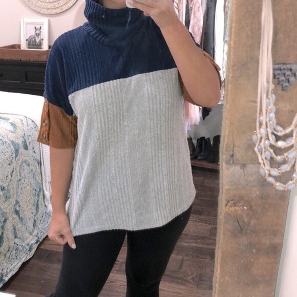 AUW Sweaters - A.U.W XLarge adorable turtleneck sweater